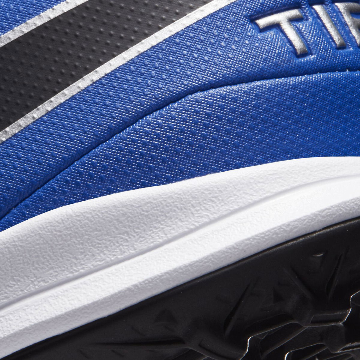 Jr. Tiempo Legend 8 Academy Tf Çocuk Beyaz Halı Saha Ayakkabısı AT5736-104