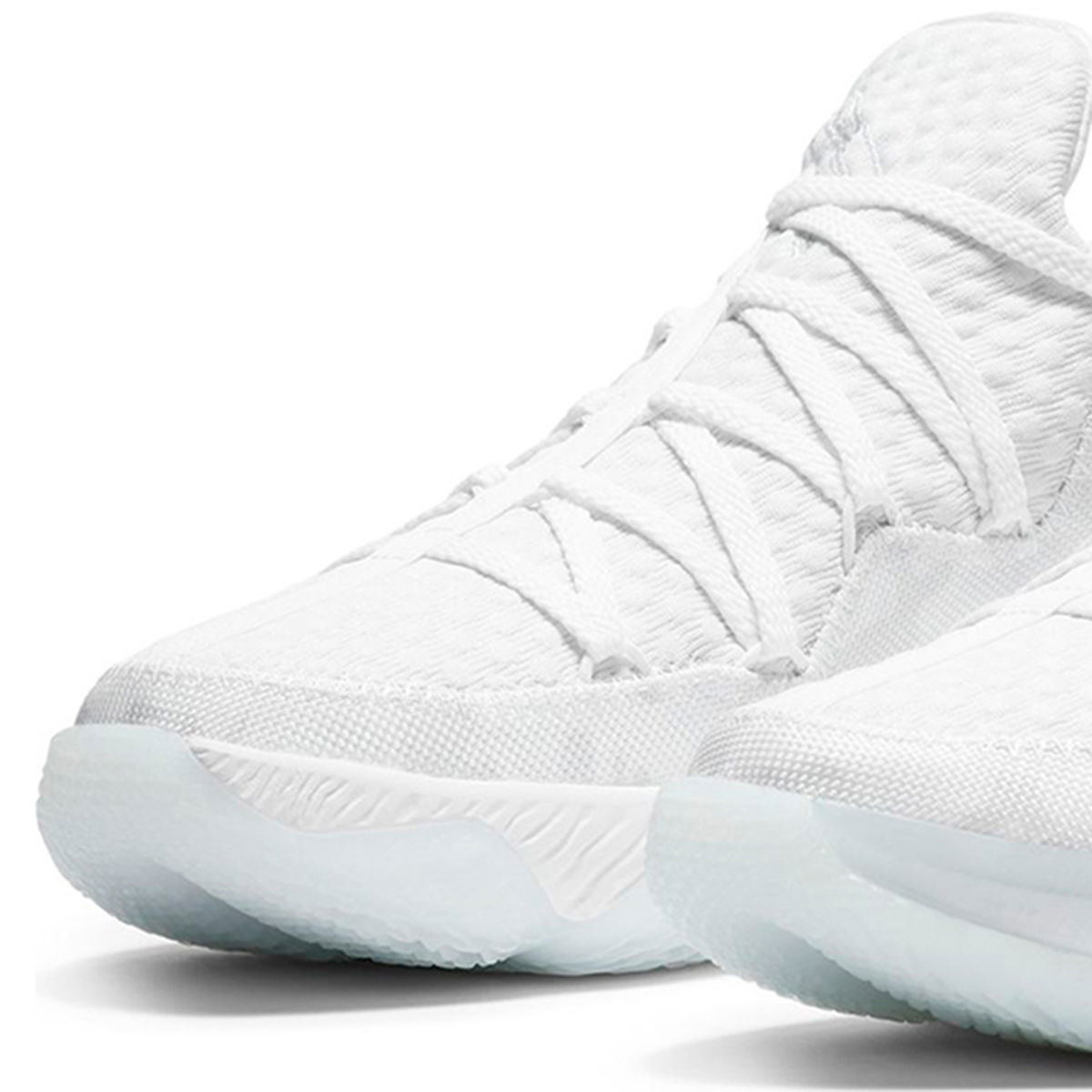 Lebron XVII Low NBA Erkek Beyaz Basketbol Ayakkabısı CD5007-103