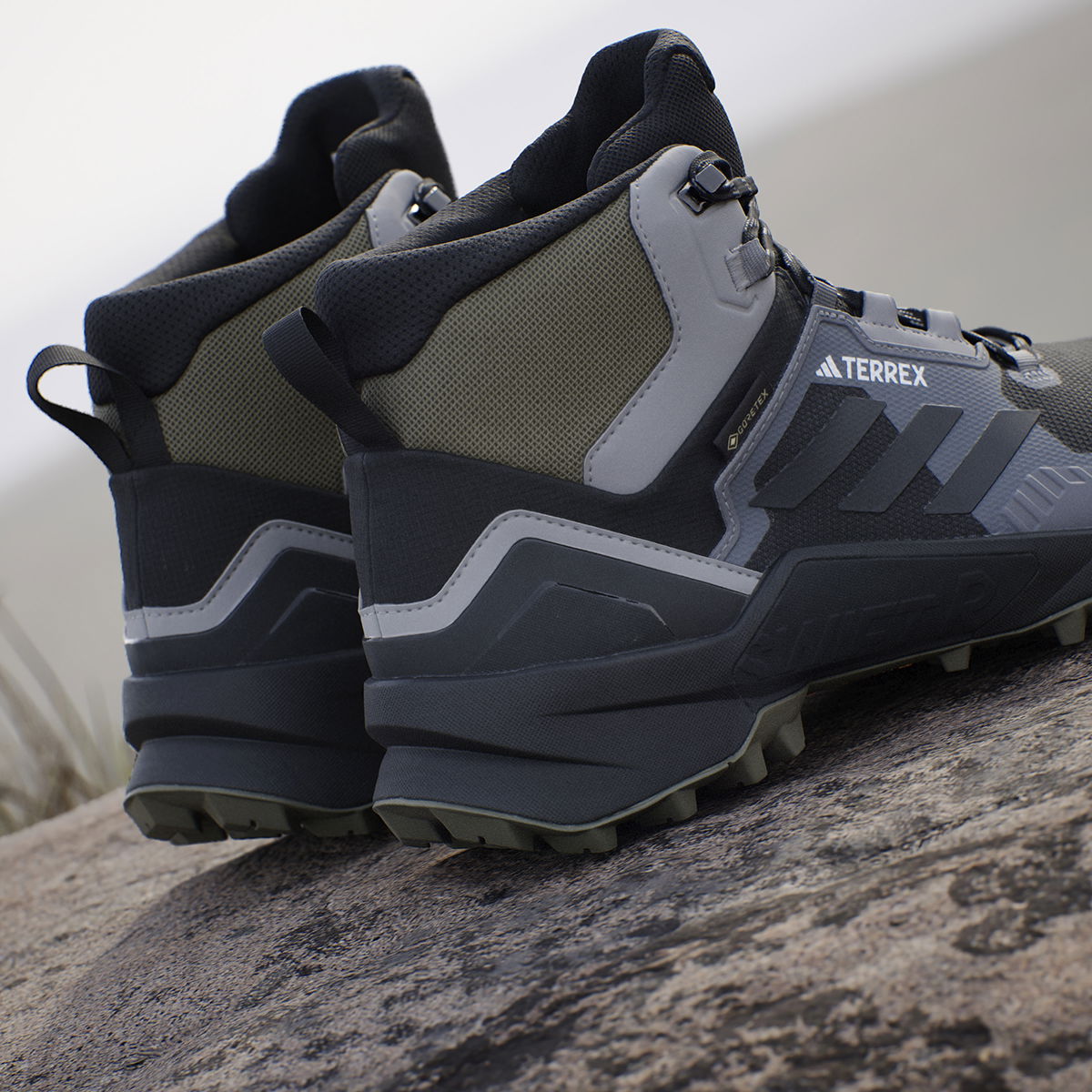Terrex Swift R3 Mid Gore-tex Erkek Siyah Outdoor Bot ID0877